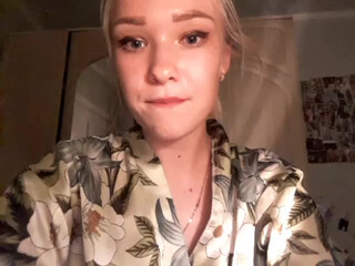 MissSunOh lustful lady sucks dick