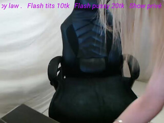 Pitchoune299 busty slut brings herself to squirt