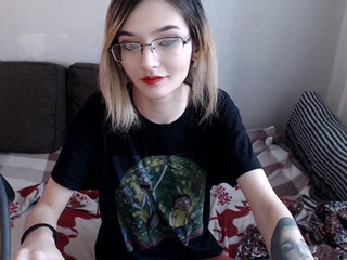 Roxyraid hot babe gives off huge ass