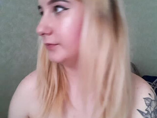 sweet courtesan takes off her tights