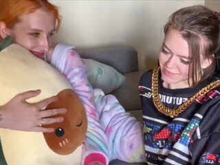Treshgirls shy kittens jerking shaved cunt