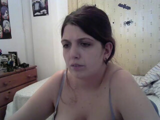 Yeeya mature bitch spreads her sexy legs