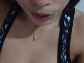 Yejuxxx young beauty seduces the virgin body