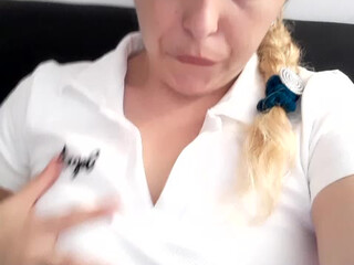 Your elite woman pulls a cap