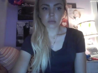 yourbabylynn23 chaturbate cute girl sucks penis