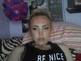 yourbabylynn23 chaturbate wicked girl fingers her shaved holes