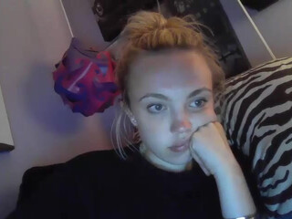 yourbabylynn23 chaturbate busty slut fucking vagina with phallus