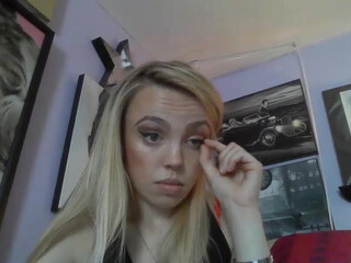 yourbabylynn23 chaturbate pretty woman with perfect figure shows her skills on a pole