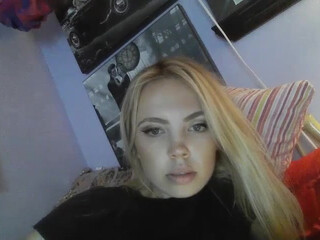 yourbabylynn23 chaturbate amazing chicks and have fun with sex toys
