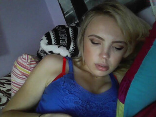 yourbabylynn23 chaturbate doll in stockings pulls pussy with fingers