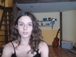 classy_cassie chaturbate chick with slack tits dancing in front of the camera