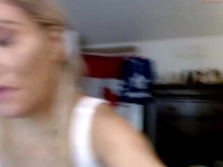 yourfavoritemom82 chaturbate lustful mare rides a dildo