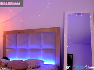 lindabluee chaturbate expressive lady masturbates pussy