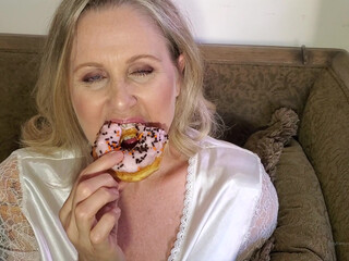 therealjuliaann manyvids onlyfans cute bitch in erotic outfit