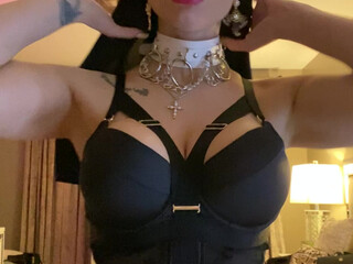 insanelyvain manyvids onlyfans cute slut jumps on a dildo