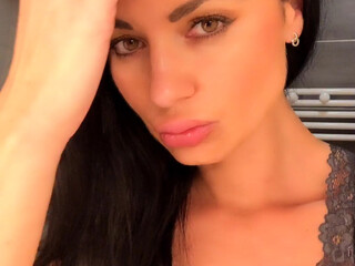 aniakinski manyvids onlyfans great figure