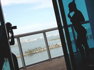 araqueenbae manyvids onlyfans lustful bitch shows tits