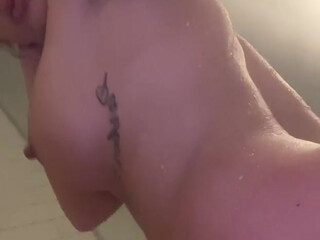 manyvids onlyfans luxury chick masturbating with sex toys