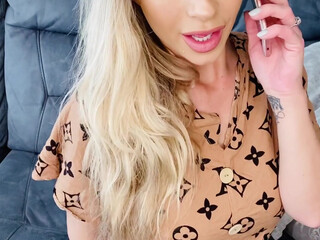 brooke lea manyvids onlyfans naughty female shows big tits