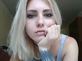 Iskorka crazy woman masturbating cunt with hand