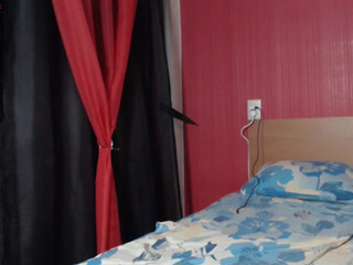 Iskorka experienced woman paws lips sex