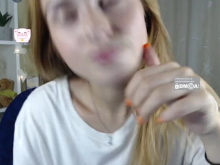 MollyMae amazing skin fucks the pussy