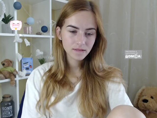 MollyMae beautiful chick jerks off her cunt