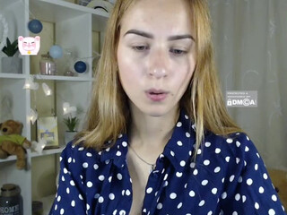 MollyMae noble lady praises boobs