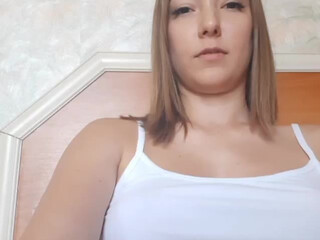 YUMMYXS busty woman mandrids cap