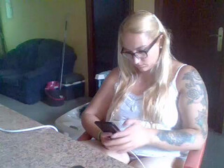 albitaconeja69 Curly chick