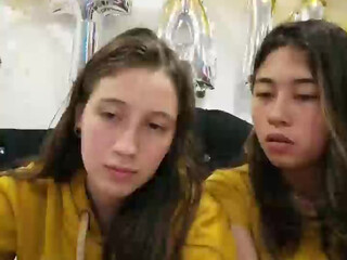 algodondeazucar thick slut caresses tits