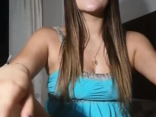 amberbennett7 smeared her incredibly hot body with oil