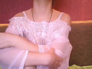 AnnSwift the clockwork courtesan is walking on his heels