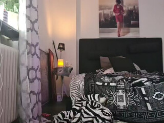 bellanx666 to the cute chick rubs her clit