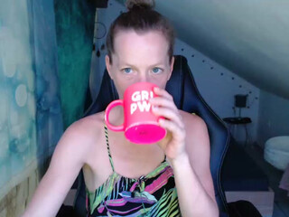 blueeye girl busty schoolgirl fingering pussy