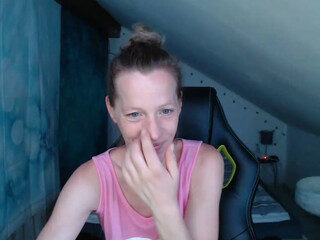 blueeye girl experienced woman paws lips sex