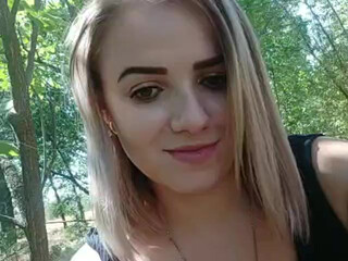 ButterflySay white-haired slut fucks with phallus