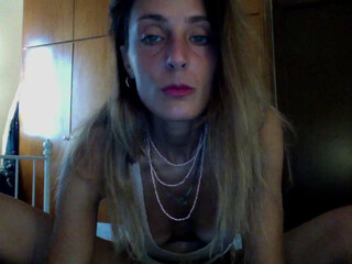 caledoniax2 exquisite bitch pulls pussy