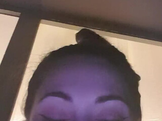 giahot1 pretty woman pervertedly poops