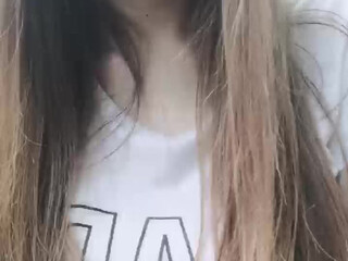 giulia69hot pretty lady puts on juicy vagina