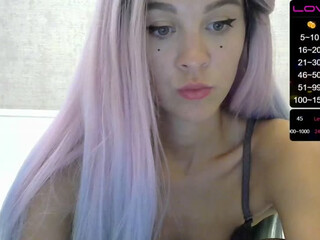 JulieJean Adorable babe sucks and fucks great