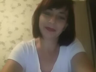 KoshkaKissES luxurious bitch fucks pussy with phallus