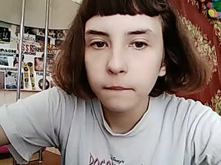 kotik19pochka black-haired beauty communicates in fries