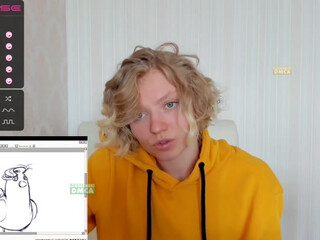 Kura beauty sensually satisfies her pussy