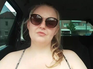 larasexgirl gorgeous girl masturbates cunt