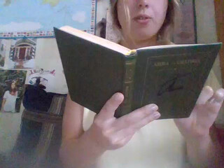 larusaloca fat chick fucks cunt with phallus