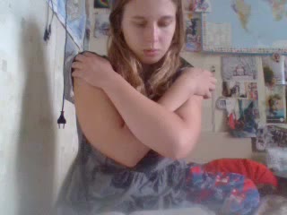 larusaloca shy babe fucks her cunt with a sex toy