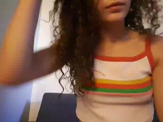 liltitass skinny beauty pulls pussy