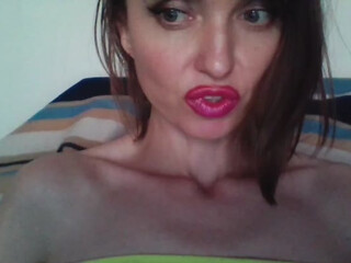 lilisexy14 sweet thing masturbates shaved cunt
