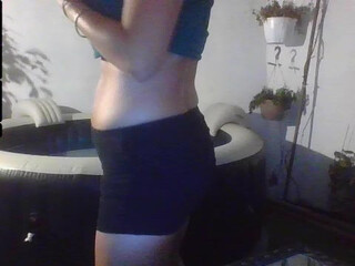 lovegame4 sexy babe plays with pussy